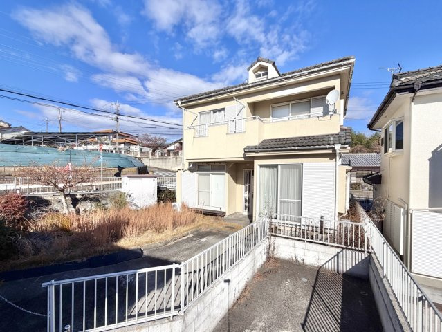 【中古戸建】渋川市金井の外観|■外観｜閑静な住宅街で始める新しい暮らし♪開放的な毎日をあなたへ(^^♪