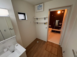 【独立洗面台】 | LIGARE名古屋市北区柳原1期全4棟【仲介手数料無料　清水小　八王子中】 | 撮影
社長の村田です！
自らプレイヤーとして営業しています
長年の経験と実績から皆様により良いマイホーム購入のご提案をいたします。
住宅ローンの不安や購入後の不安等何でもご相談ください。