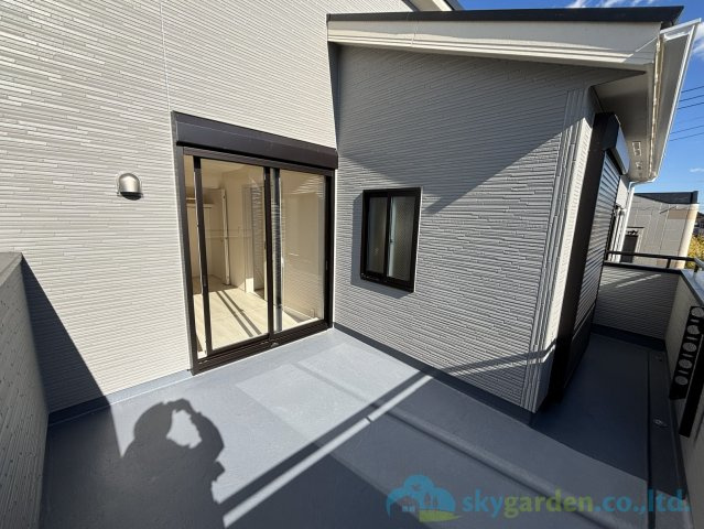 平塚市纏　新築戸建　全10棟8号棟のバルコニー