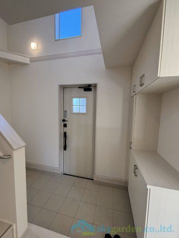 平塚市纏　新築戸建　全10棟8号棟の玄関