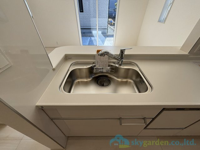 平塚市纏　新築戸建　全10棟8号棟のキッチン