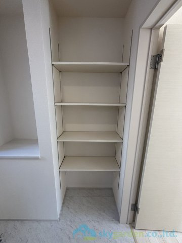 平塚市纏　新築戸建　全10棟8号棟の収納