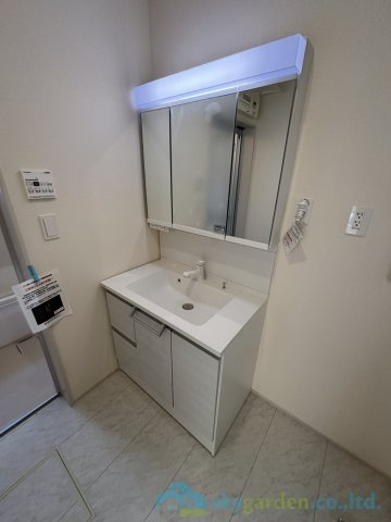 平塚市纏　新築戸建　全10棟8号棟の独立洗面台