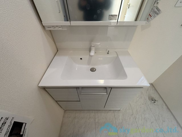 平塚市纏　新築戸建　全10棟8号棟の独立洗面台