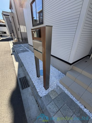 平塚市纏　新築戸建　全10棟8号棟のバルコニー