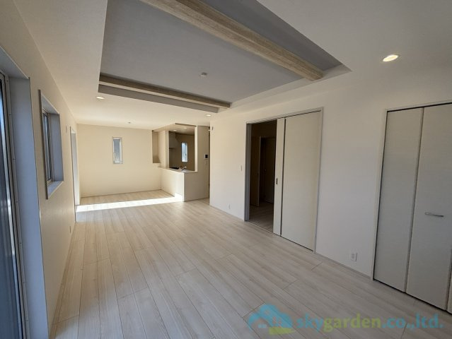 平塚市纏　新築戸建　全10棟8号棟の居間・リビング