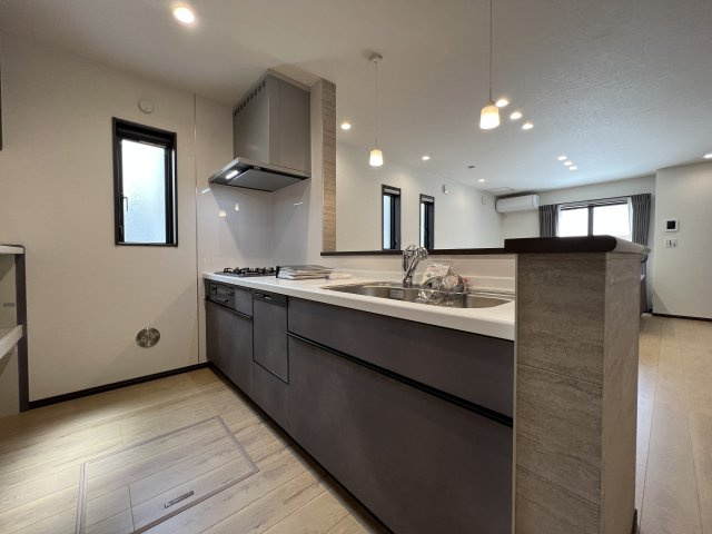 瑞穂町長岡1丁目　未入居住宅のキッチン|手元が隠れるキッチンは奥様の味方です♪