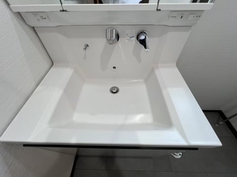 瑞穂町長岡1丁目　未入居住宅の洗面所|暮らしを快適に変えるシャワー付洗面台