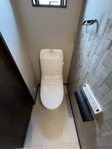 瑞穂町長岡1丁目　未入居住宅のトイレ|1階温水シャワートイレ