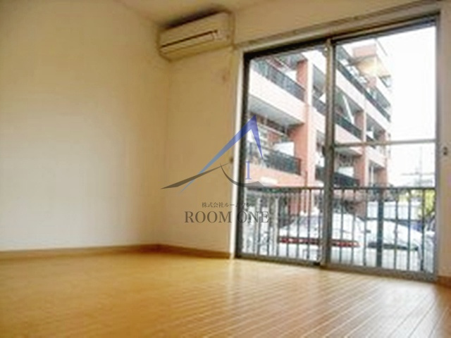 エルマーノ相模原A棟の居間・リビング|洋室のお部屋です。