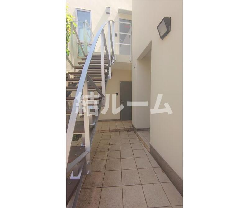 板橋区赤塚２丁目のアパートのエントランス