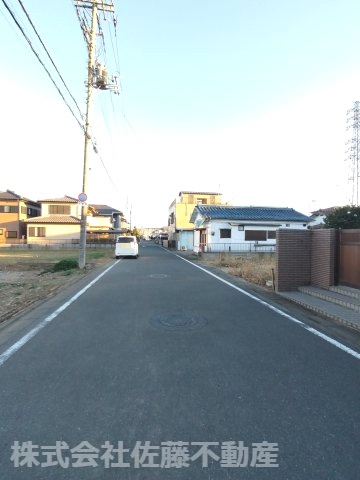 鴻巣市宮地４丁目の売地の前面道路含む現地写真|2025年12月7日15:30頃撮影。