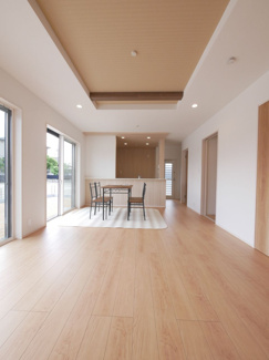 【居間・リビング】 | 南アルプス市山寺 オール電化新築戸建 南通路 車並列3台 | 同仕様建物写真