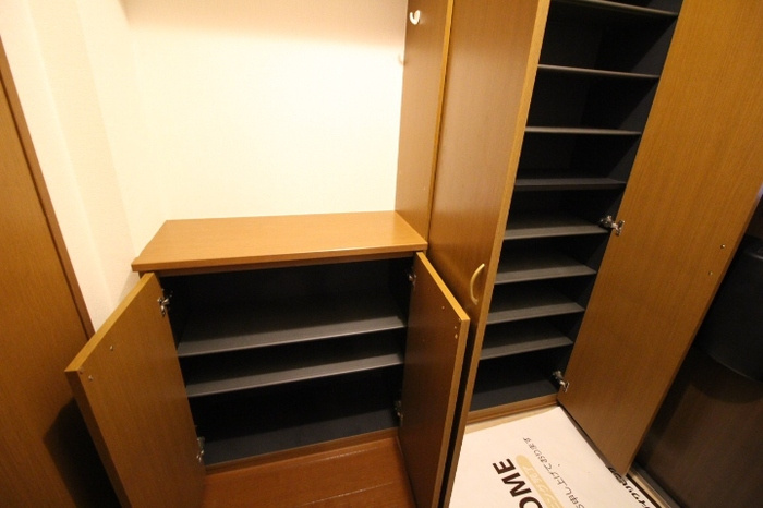 クローバーハイツ杉塚の玄関