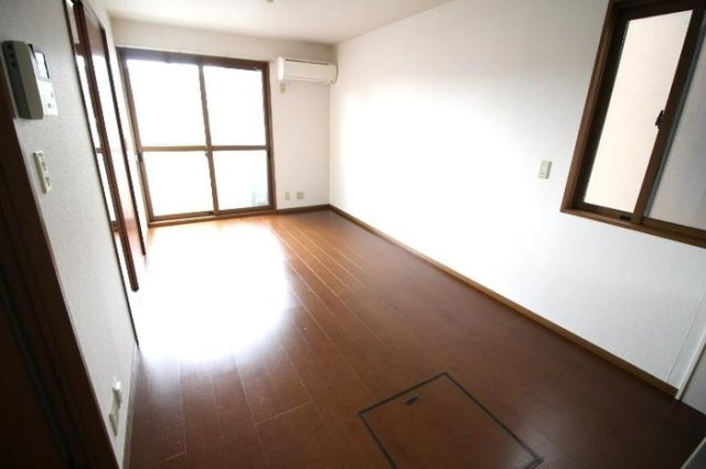 クローバーハイツ杉塚の居間・リビング