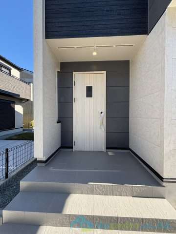 平塚市纏　新築戸建　全10棟7号棟の玄関