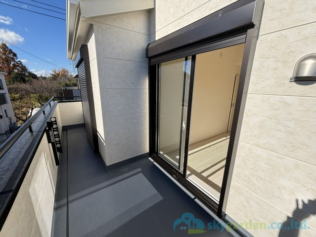 平塚市纏　新築戸建　全10棟7号棟のバルコニー