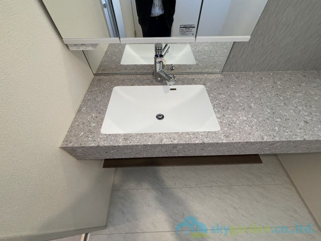 平塚市纏　新築戸建　全10棟7号棟の独立洗面台