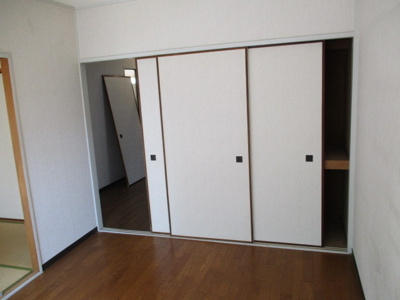 【居間・リビング】 | 第１あかつきマンション | こちらの居間で趣味の時間をお楽しみください