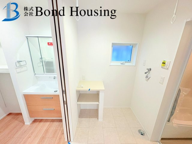 安心の長期優良住宅・収納豊富　松が丘1丁目　全2棟　2号棟の前面道路含む現地写真