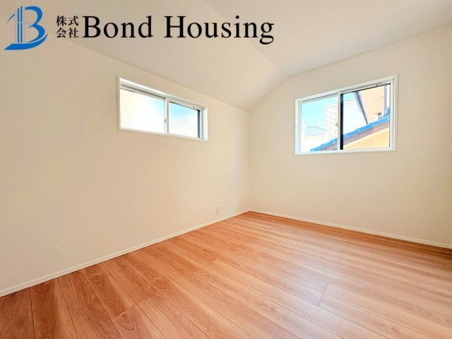 安心の長期優良住宅・収納豊富　松が丘1丁目　全2棟　2号棟の前面道路含む現地写真