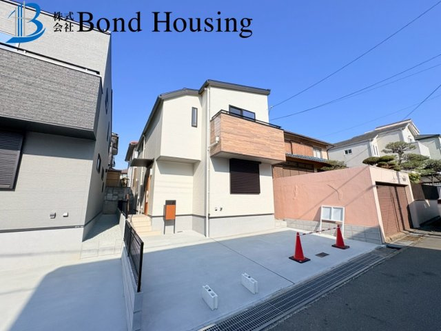 安心の長期優良住宅・収納豊富　松が丘1丁目　全2棟　2号棟の前面道路含む現地写真