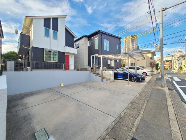 浦和区岸町4丁目戸建の駐車場|★建物から徒歩３０秒圏内に駐車場を完備しています★