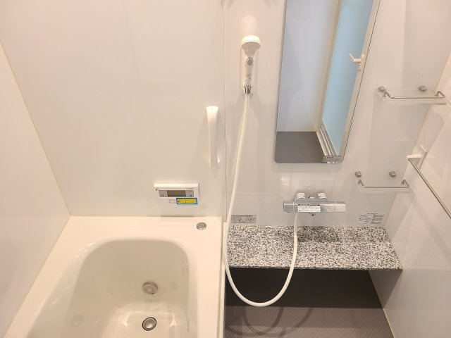 浦和区岸町4丁目戸建の浴室|★浴室オートバス仕様・追い焚き機能付きです★