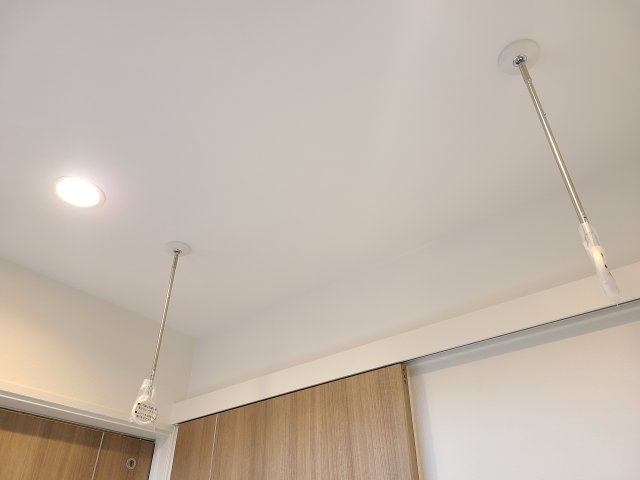 浦和区岸町4丁目戸建の設備|★脱衣スペースに室内用物干しフックを設置しています★