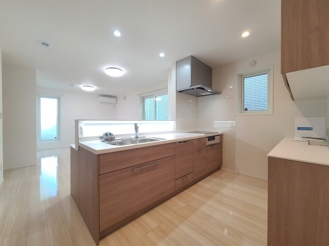 浦和区岸町4丁目戸建の居間・リビング|★広々リビング・ダイニング・１５．８６帖の画像です★