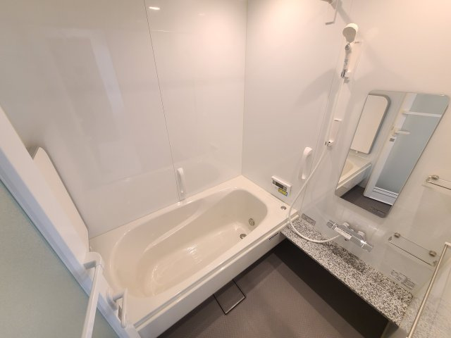 浦和区岸町4丁目戸建の浴室|★広々とした浴室（１坪）オートバス仕様・追い焚き機能付き★