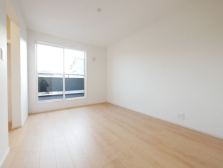 【洋室】 | 中央市西花輪 オール電化新築 全2棟 2号棟 74坪全室南向 | 2階　6帖洋室