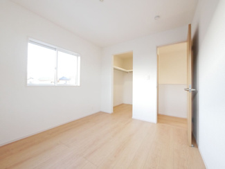 【洋室】 | 中央市西花輪 オール電化新築 全2棟 2号棟 74坪全室南向 | 2階　5.25帖洋室　ウォークインクローゼット付き