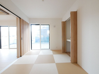 【和室】 | 中央市西花輪 オール電化新築 全2棟 2号棟 74坪全室南向 | 5.25帖の洋風和室