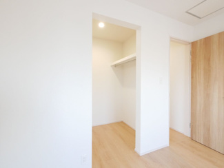 【収納】 | 中央市西花輪 オール電化新築 全2棟 2号棟 74坪全室南向 | 2階　7帖洋室のWIC