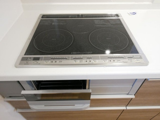 【キッチン】 | 中央市西花輪 オール電化新築 全2棟 2号棟 74坪全室南向 | IHクッキングヒーター