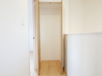 【収納】 | 中央市西花輪 オール電化新築 全2棟 2号棟 74坪全室南向 | 2階廊下収納