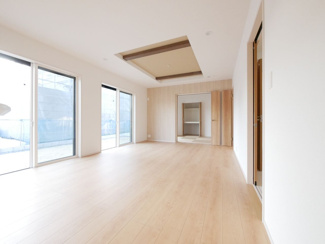 【居間・リビング】 | 中央市西花輪 オール電化新築 全2棟 2号棟 74坪全室南向 | 18帖の広々としたリビング