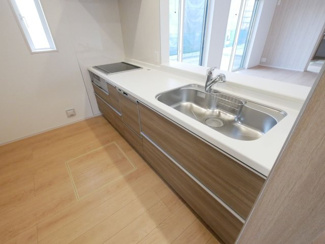 【キッチン】 | 中央市西花輪 オール電化新築 全2棟 2号棟 74坪全室南向 | 食器洗い乾燥機付きのキッチン