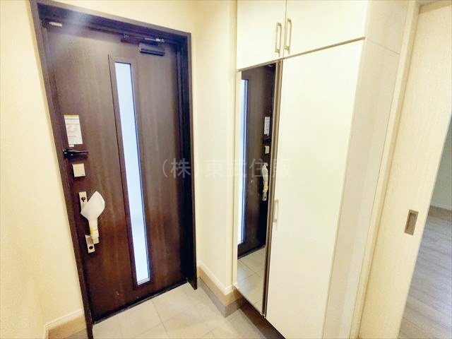 【内装】 | ふじみ野市亀久保３丁目　全５棟　B号棟 | お出かけ前のチェックに便利なミラー付きです