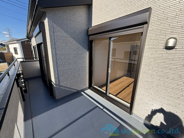 平塚市纏　新築戸建　全10棟1号棟のバルコニー