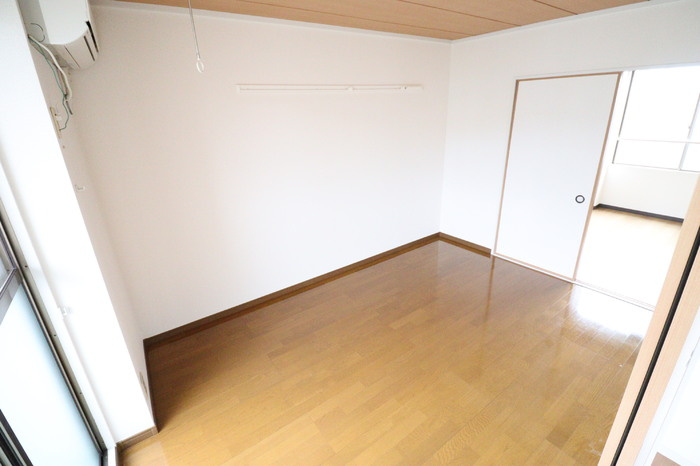 グリーンヒルの洋室