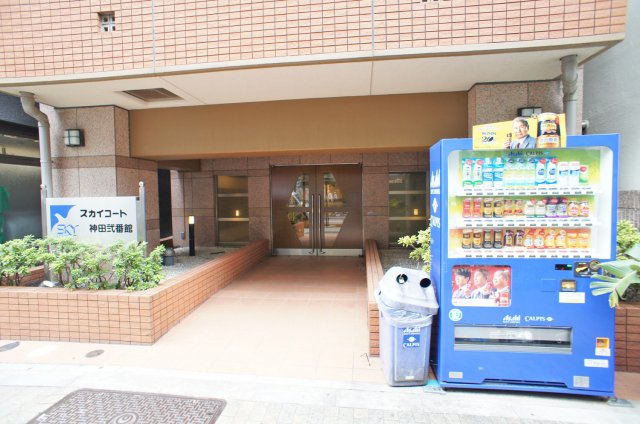 スカイコート神田弐番館のエントランス