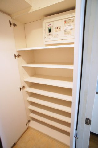 スカイコート神田弐番館の収納