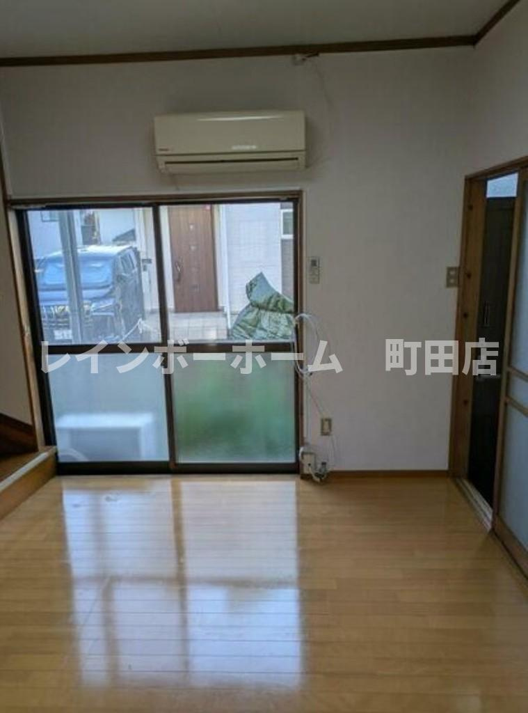 森野３丁目テラスハウス ※初期費用分割あと払いサービス利用可能物件の居間・リビング