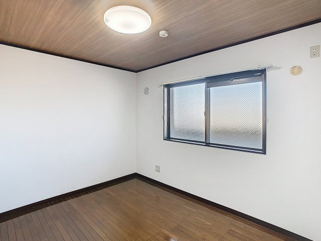 ヴェルドミール・Fの洋室