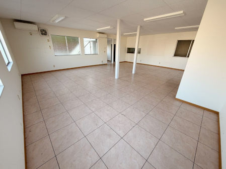 富塚町貸店舗事務所の内装