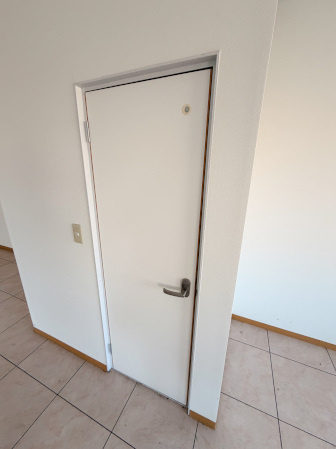 富塚町貸店舗事務所の内装