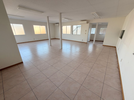 富塚町貸店舗事務所の内装