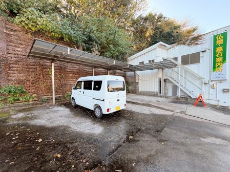 富塚町貸店舗事務所の駐車場